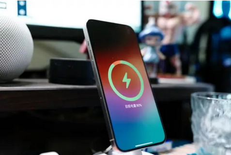 团风苹果15换屏服务分享用什么充电器给iPhone15充电更好 